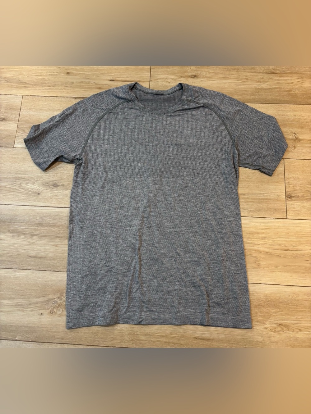 Lululemon Men's size Large Gray Metal Vent Tech Short Sleeve Shirt